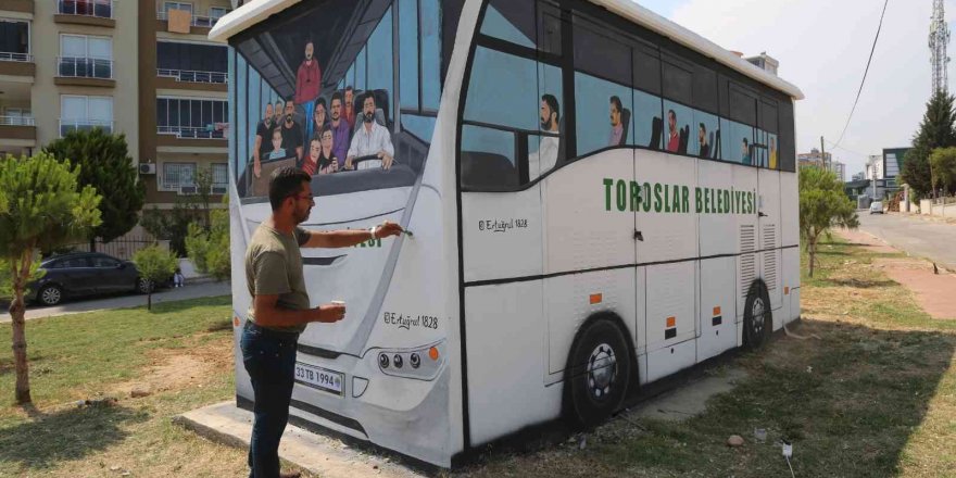 Toroslar’da elektrik trafosu belediye servis otobüsü görünümüne dönüştü