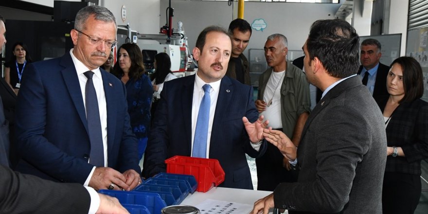 Vali Pehlivan, Model Fabrika ve İnovasyon Merkezinde incelemelerde bulundu