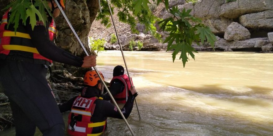 Köprülü kanyonda kaybolan Brunei vatandaşı genç her yerde aranıyor