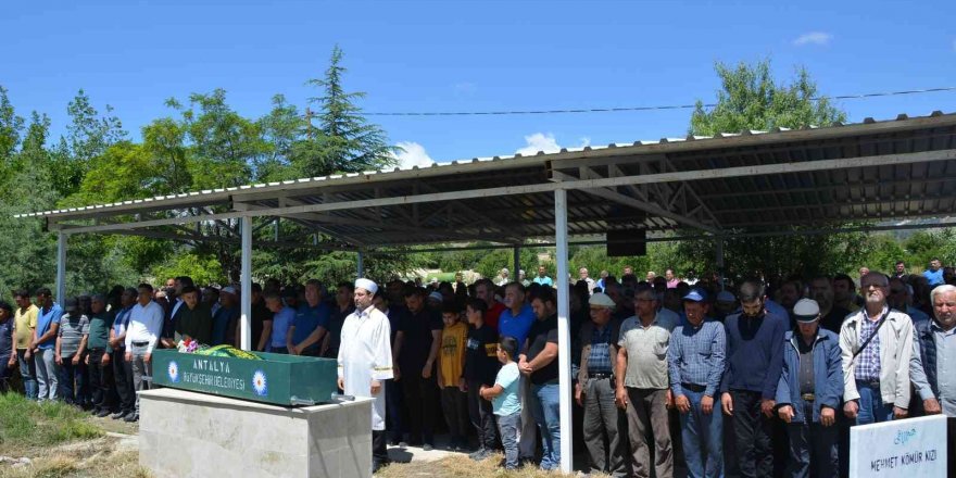 Kalp krizi sonucu hayatını kaybeden muhtar toprağa verildi