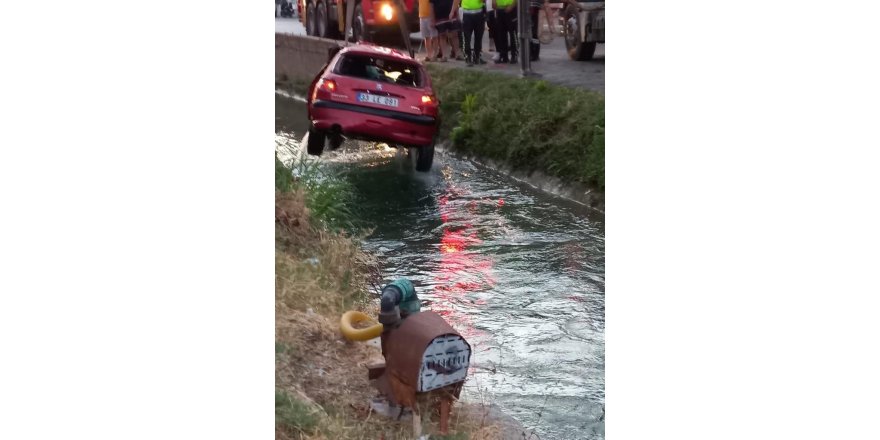 Mersin’de otomobil sulama kanalına uçtu: 2 ölü