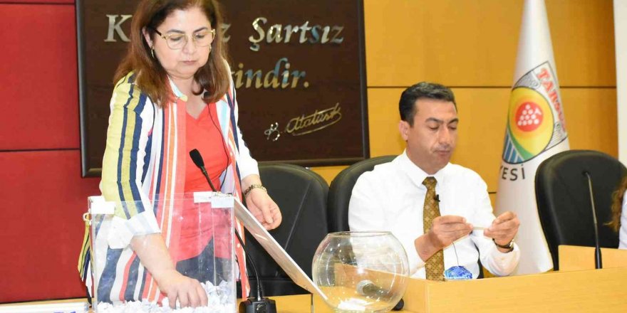 Tarsus Belediyesine girecek işçiler canlı yayında yapılan kurayla belirlendi