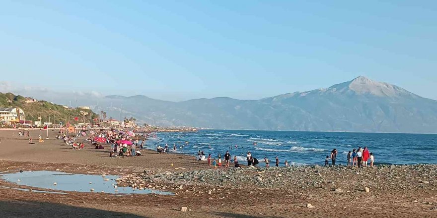 Samandağ’da denize giren 6 kişi boğulma tehlikesi geçirdi