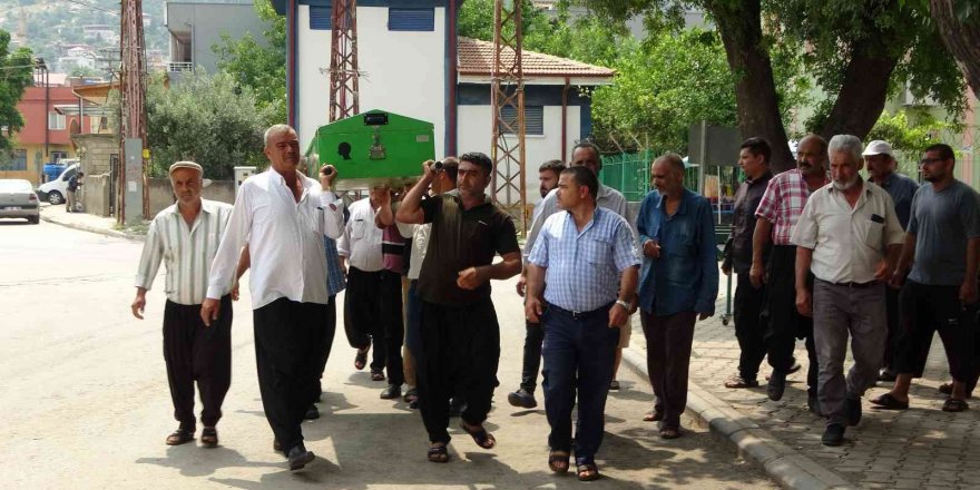 Kayıp oğlunu defneden annenin feryatları yürekleri dağladı