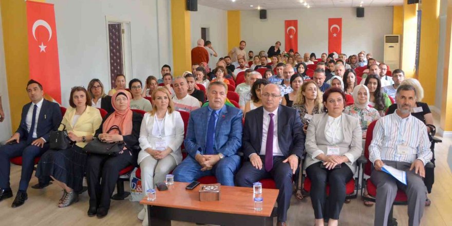 Mersin’de Aile Okulu Projesi Eğitici Eğitimi Kursu başladı