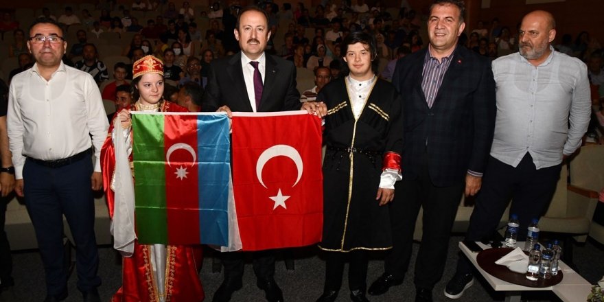 Türk Halk Müziği Öğretmenler Korosu konser verdi