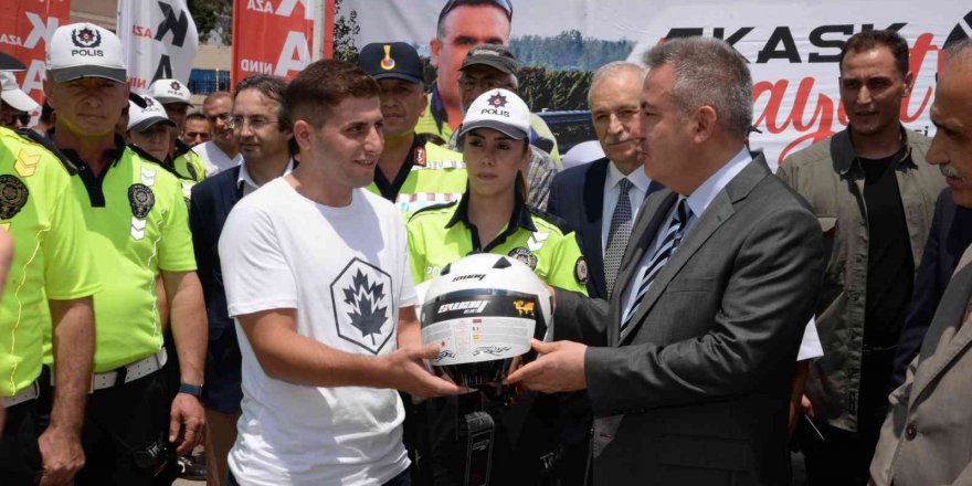 Adana’da 260 Kask Dağıtıldı
