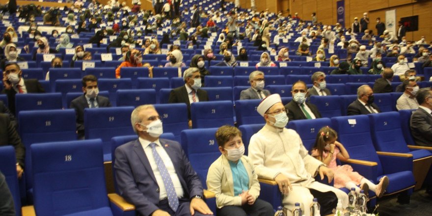 Diyanet İşleri Başkanı Erbaş, Diyarbakır’da 2021-2022 eğitim öğretim yılı Kur’an kurslarının açılış programına katıldı