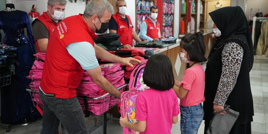 Öğrencilere 46 bin parça kırtasiye yardımı