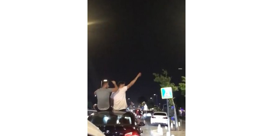 Antalya’da trafikte sunroof eğlencesi pes dedirtti