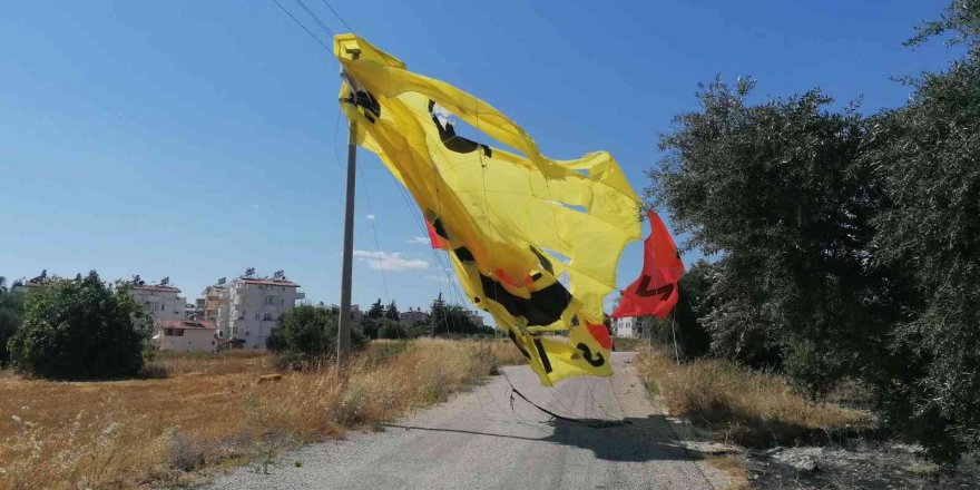 Antalya’da tekneye bağlı ipi kopan paraşüt metrelerce yüksekte böyle sürüklendi