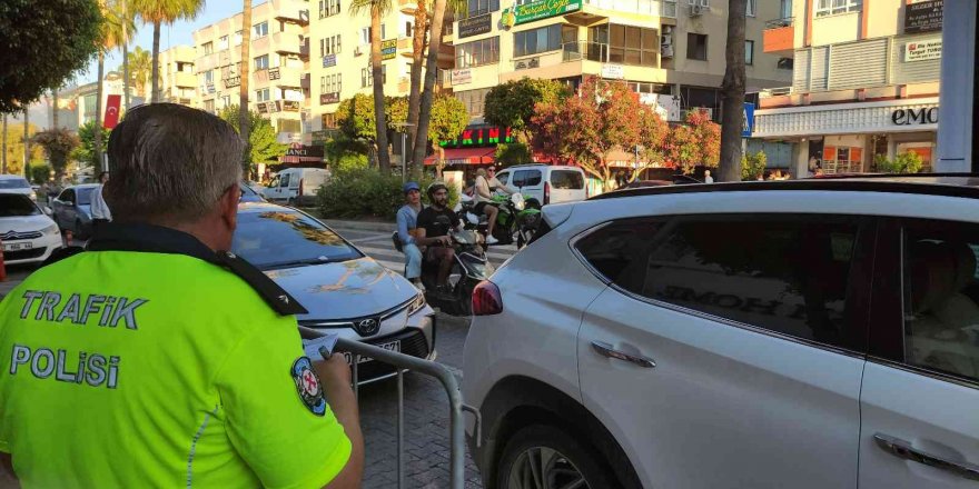 Polisi gören yönünü değiştirdi