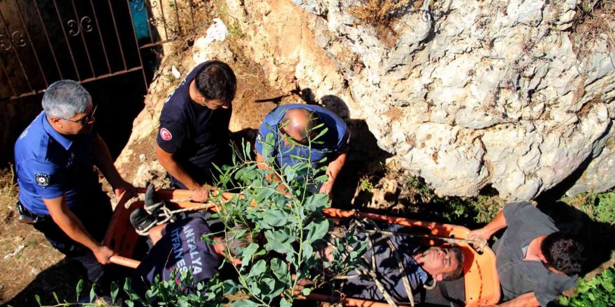 Tuvaletini yaparken falezlerden düştü, polis ve itfaiye alarma geçti