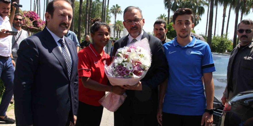 Gençlik ve Spor Bakanı Kasapoğlu Mersin’de