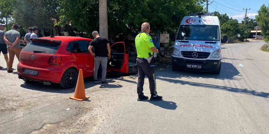 Kaza yapıp aracı ve yaralı kadını bırakıp kaçan sürücü, geri dönüp kazayı uzaktan izlerken yakalandı