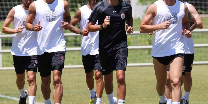 Antalyaspor, yeni sezon hazırlıklarına salonda başladı