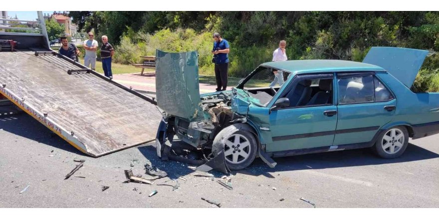 Manavgat’ta alkollü sürücünün trafik kazası: 2 yaralı