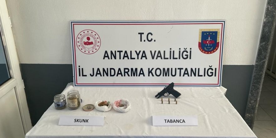 Turistlere uyuşturucu madde satan şüpheli yakalandı