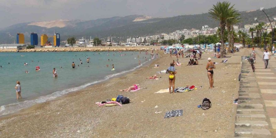 Bayramda Sahiller Boş Kaldı, Ruslar Denizin Tadını Çıkardı