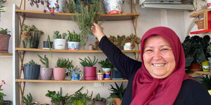 Evinin Balkonuna Yuva Yapan Kumrularla Kurduğu İlişki Yürekleri Isıtıyor