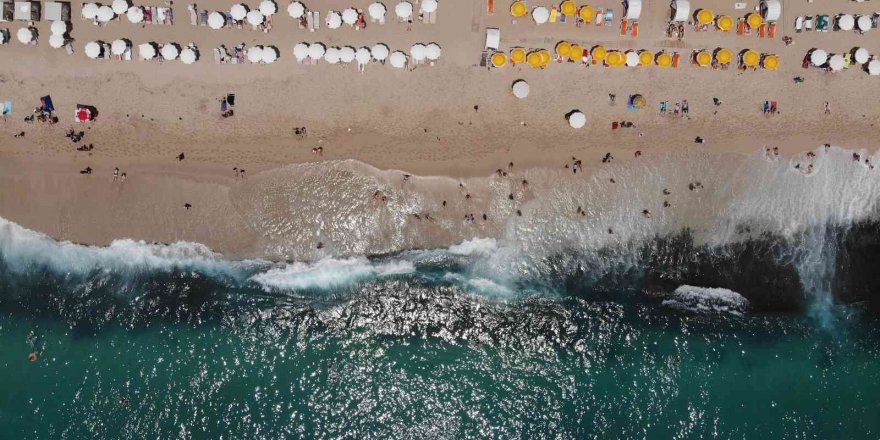 Dünyaca ünlü plajlarda 39 derecede bayram yoğunluğu