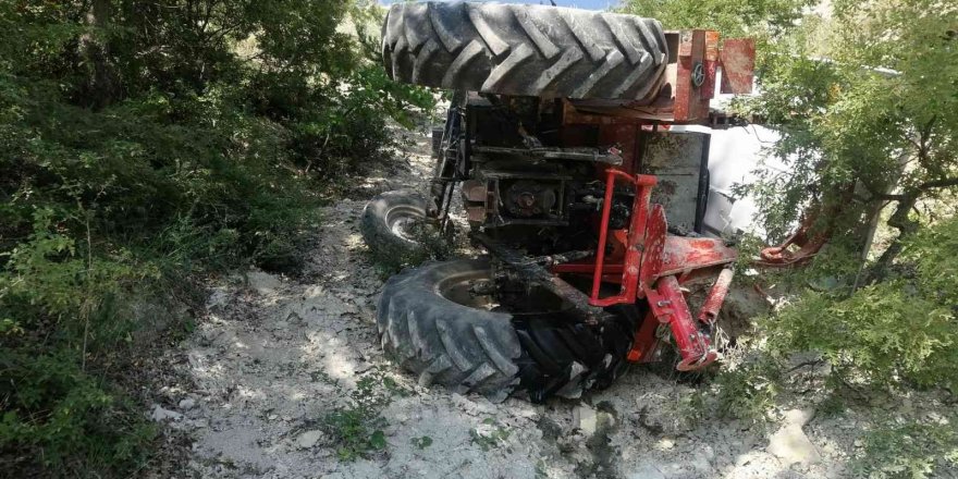 Traktör 50 metrelik yamaçtan yuvalandı, dede ağır yaralandı, torun hayatını kaybetti