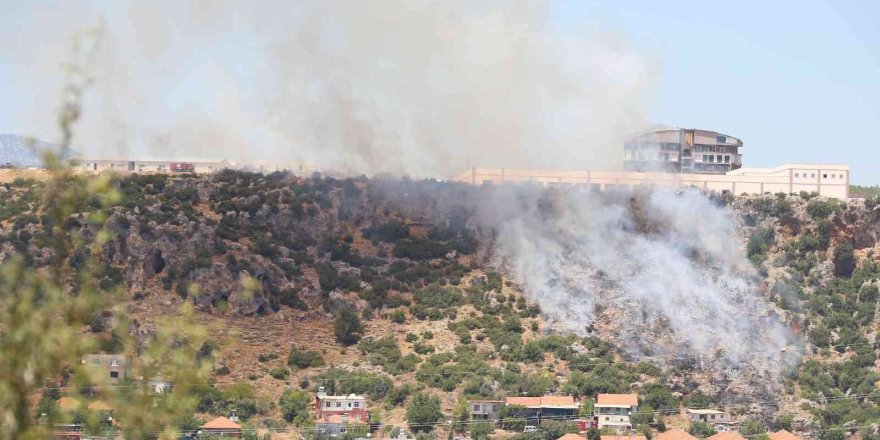 Antalya’da makilik alanda çıkan yangın kontrol altına alındı