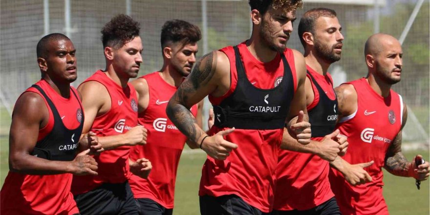 Antalyaspor, hazırlıklarına tesislerinde devam etti