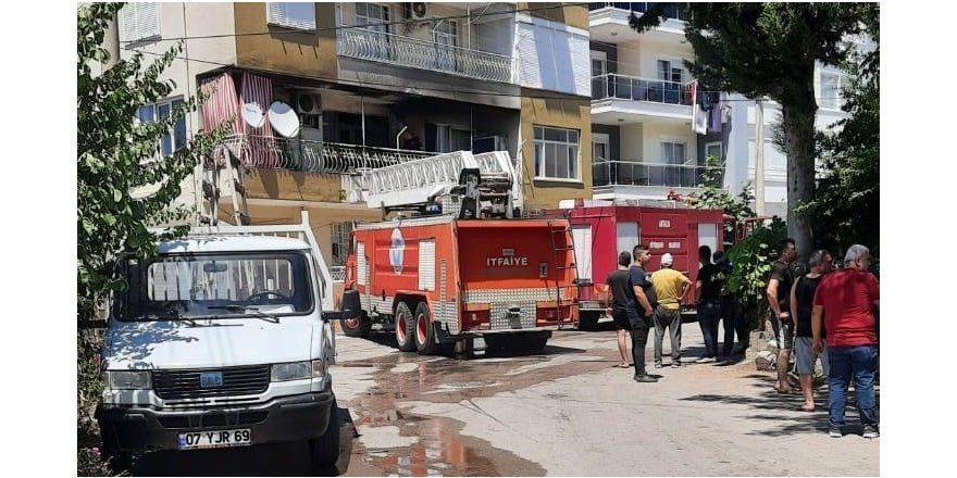 Yangında mahsur kalan 3 çocuk itfaiye ekipleri tarafından kurtarıldı