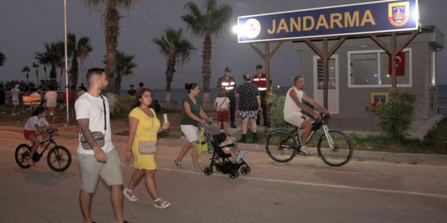 Mersin’de jandarma sahillere asayiş noktası kurdu