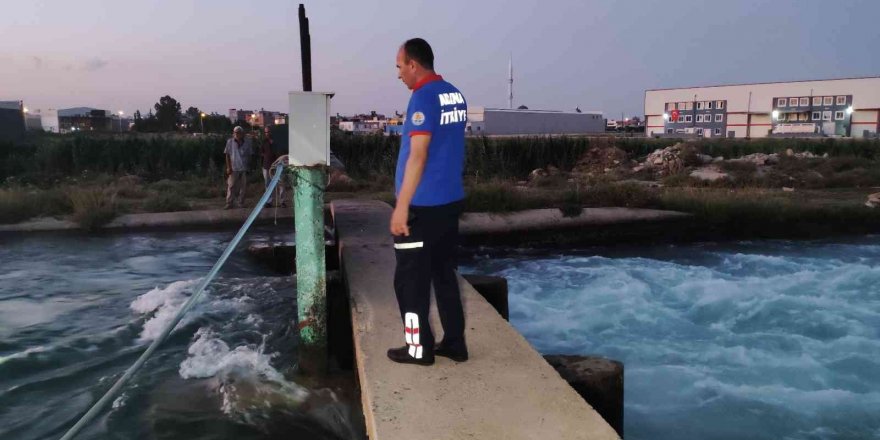 Serinlemek için girdiği sulama kanalında kayboldu