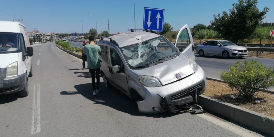 Tabelaları yıkıp refüje çıktı