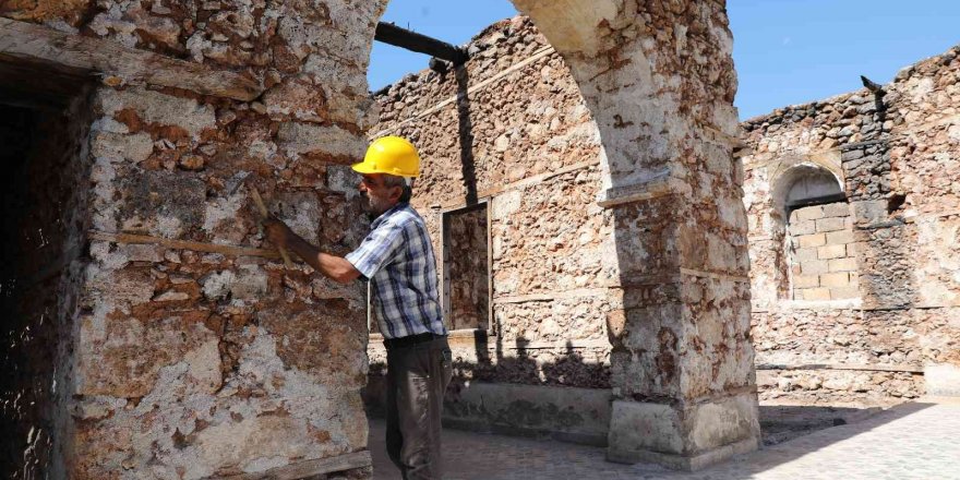 Antalya’da 19’uncu yüzyıldan kalan metruk yapı ‘Devlet Konuk Evi’ne dönüştürülecek