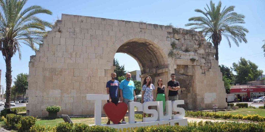 "Tarsus’a Bir de Böyle Bak" projesiyle fenomenler Tarsus’u gezdi