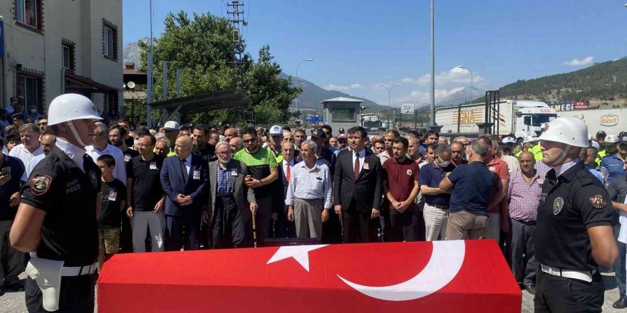 Kazada hayatını kaybeden trafik polisi son yolculuğuna uğurlandı