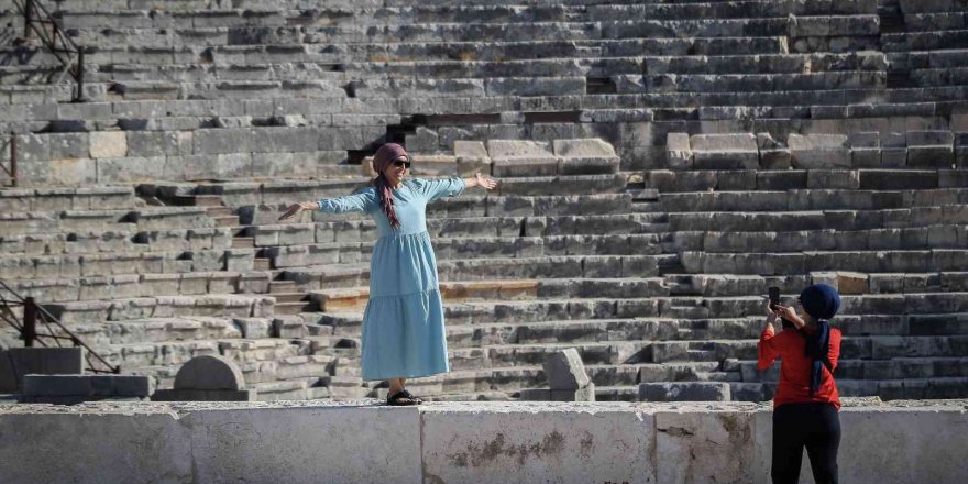 Patara Antik Kenti ziyaretçilerini adeta geçmişe götürüyor