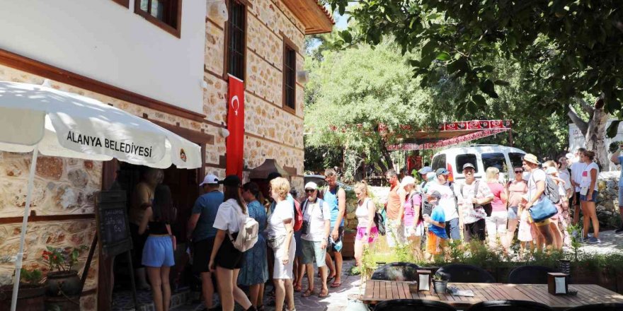 Alanya Mutfak Kültür Evi yerli ve yabancı misafirlerin akınına uğruyor