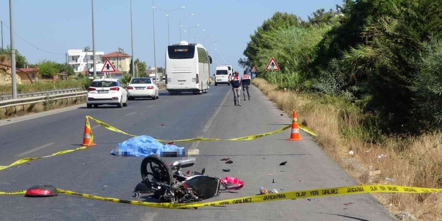 Yolu 300 metre kısaltmak için girdiği ters yönde motosiklete çarpıp kaçtı: 1 ölü