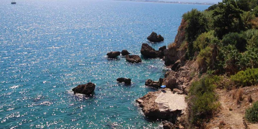 Evinden hava almak için çıkan kadının falezlerde cesedi bulundu