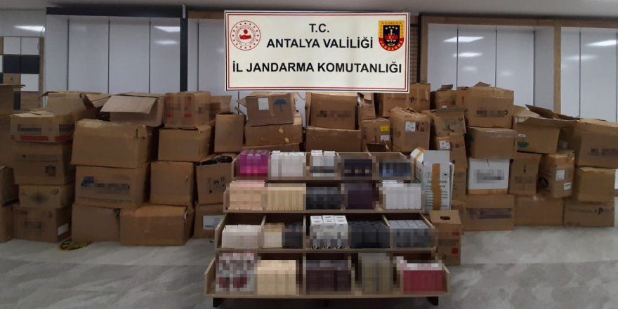 Antalya’da 1 milyon 750 bin TL değerinde 8 bin 713 adet kaçak parfüm ele geçirildi