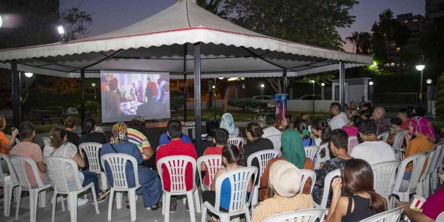 Özel bireyler için açık havada film etkinliği