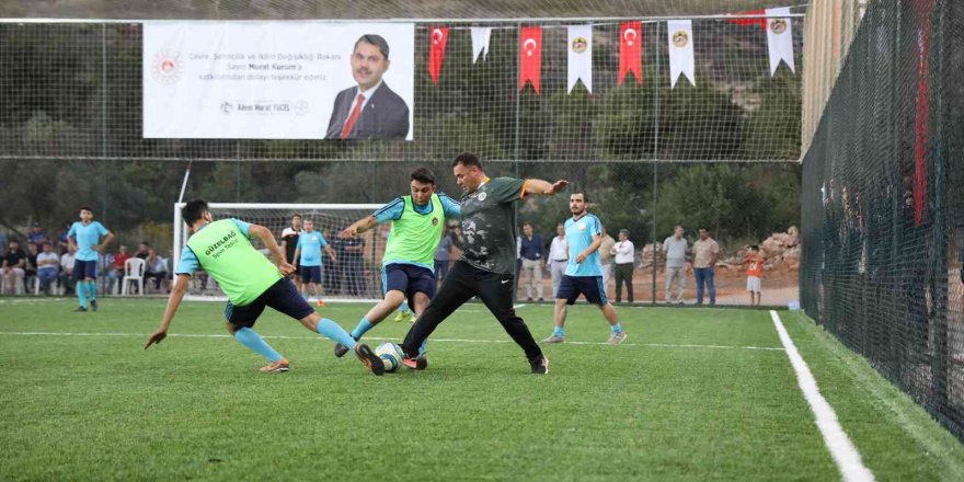 Güzelbağ Spor Alanı dostluk maçıyla açıldı