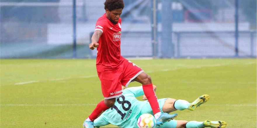 Antalyaspor, hazırlık maçında Paderborn’a 1-0 yenildi