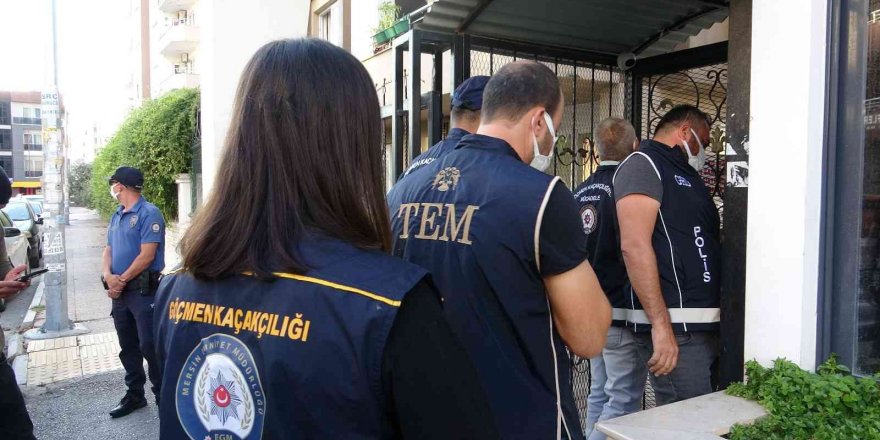 Mersin merkezli 7 ilde "Umut Tacirlerine Operasyon": 15 gözaltı kararı