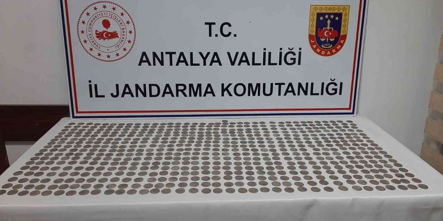 Antalya’da Roma dönemine ait 613 sikke ele geçirildi