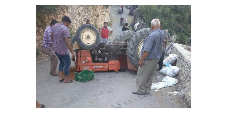 Devrilen traktörün altında kalan yaşlı adam hayatını kaybetti