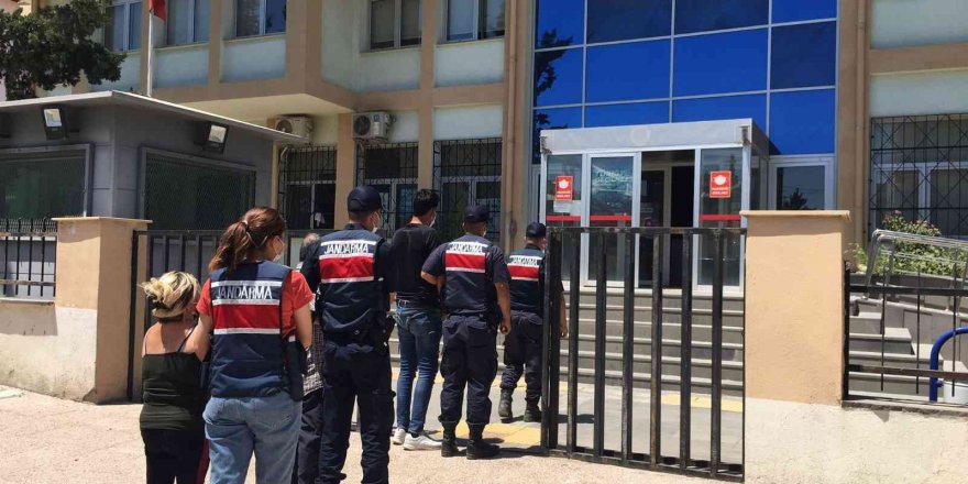 Mersin’de fuhuş operasyonu: 4 gözaltı