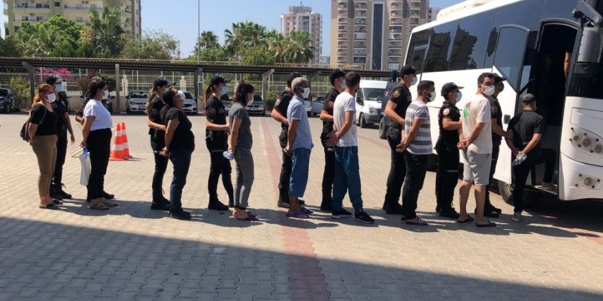 Mersin’deki ’Temizleme’ operasyonunda 4 tutuklama