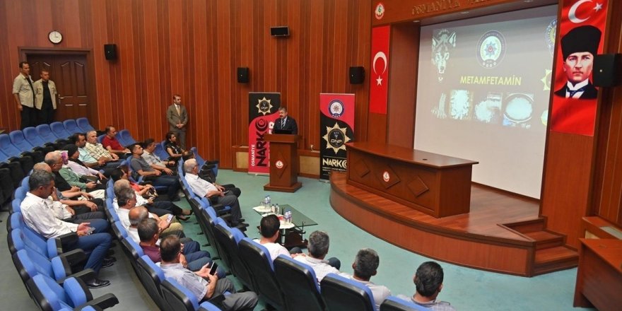 Osmaniye’de muhtarlara uyuşturucuyla mücadele anlatıldı