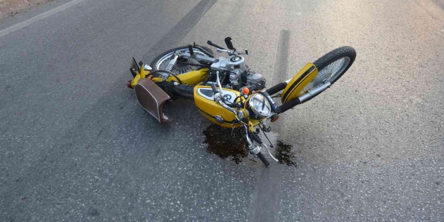 Ağaca çarpan motosiklet sürücüsü hayatını kaybetti